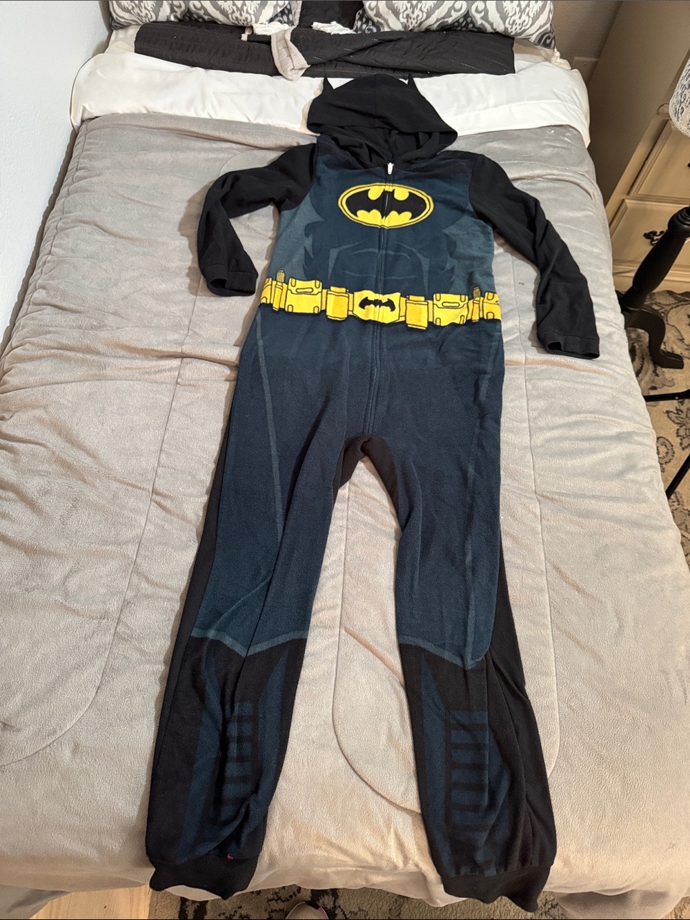 Batman Kids Hooded Jumpsuit pajamas Costume in Black and Yellow Sz 10/12